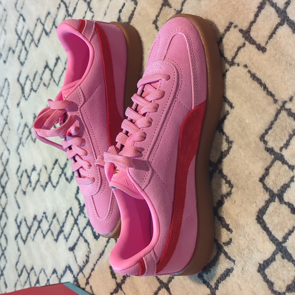 NIB Pink And Red Suede Puma Sneakers Size 4 - Picture 4 of 5